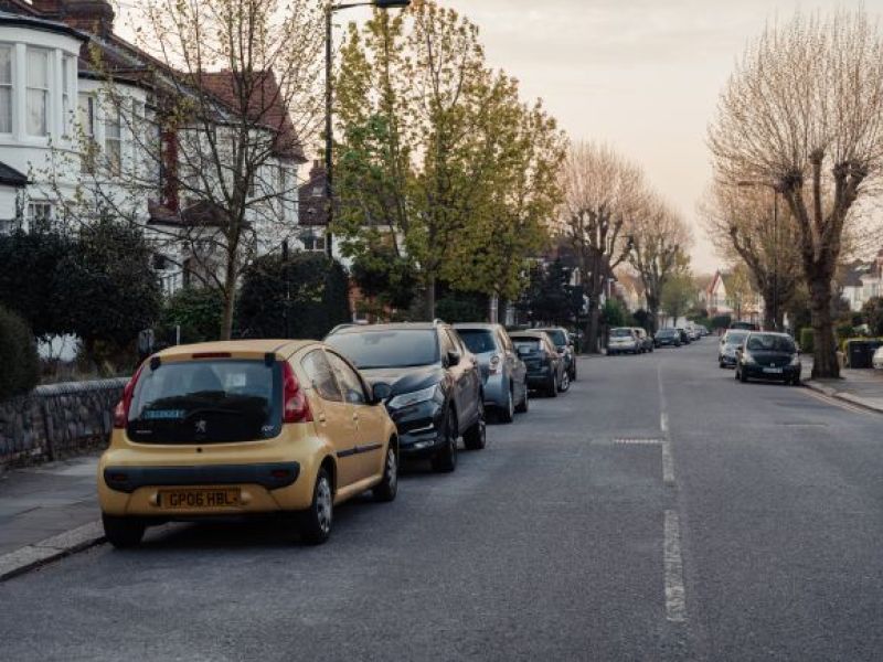 UK: Zakaz parkowania przed własnym domem! Council planuje mocno utrudnić życie posiadaczom aut!