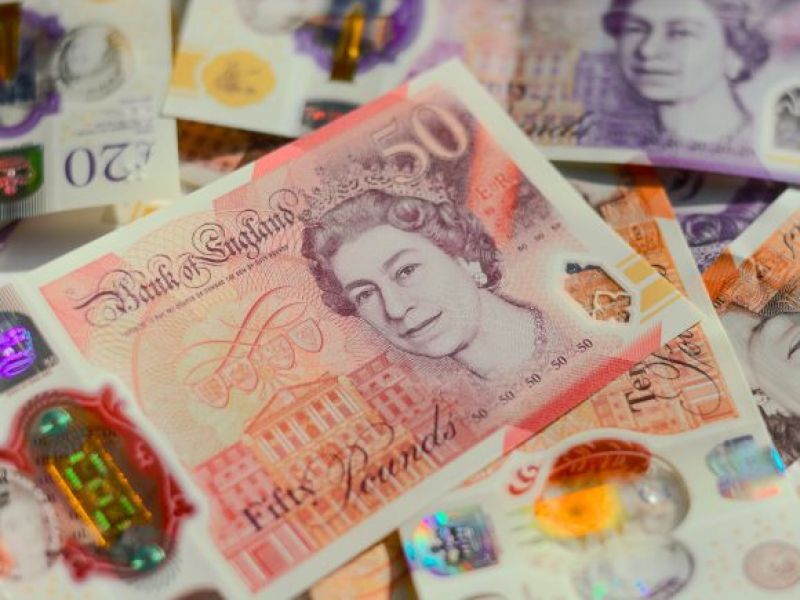 Rząd UK zapewni specjalne premie dla tej grupy pracowników! 4.5 tysiąca funtów jednorazowej pomocy!