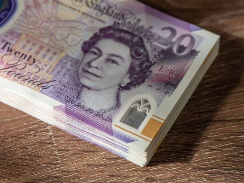 Rodzice mogą zyskać nawet £2000 rocznie – wystarczy kilkanaście minut, by złożyć wniosek