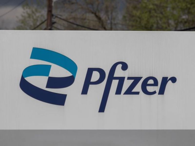 Pfizer znowu w ogniu krytyki! Groźne powikłania po popularnym preparacie - nie poinformowano, że zwiększa ryzyko guza mózgu!