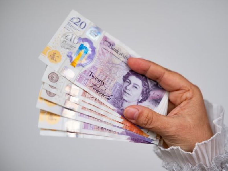 Rząd UK 'zabierze się' za osoby, które oszczędzają pieniądze! Tacy ludzie mają otrzymywać specjalne informacje od banków!