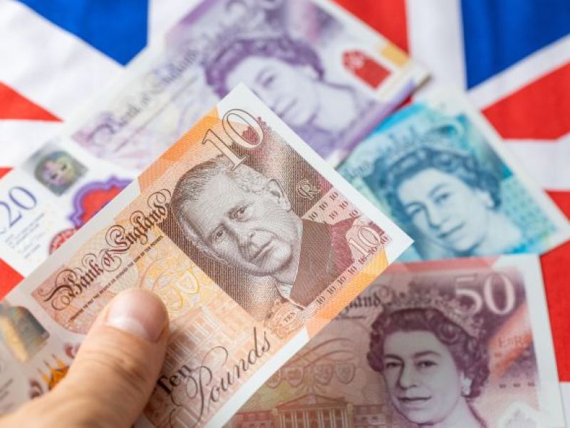 Praca w UK przestaje się opłacać! Ludzie więcej 'zarobią' na zasiłkach!