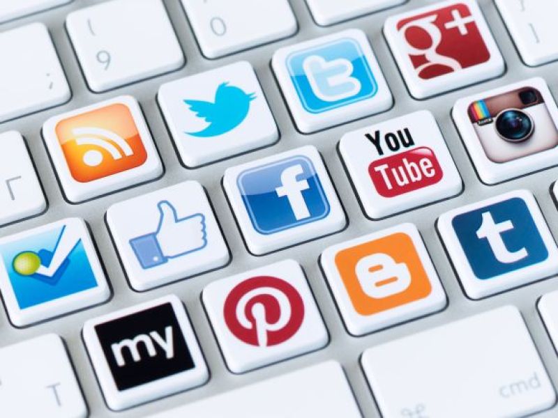 Nowe zasady dotyczące korzystania z internetu i social mediów w UK! Rząd chce chronić najmłodszych użytkowników