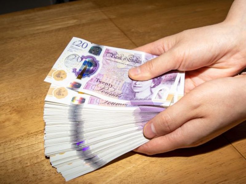 UK: Dodatkowe pieniądze jeszcze w tym roku! Beneficjenci dostaną prawie 300 funtów ekstra!