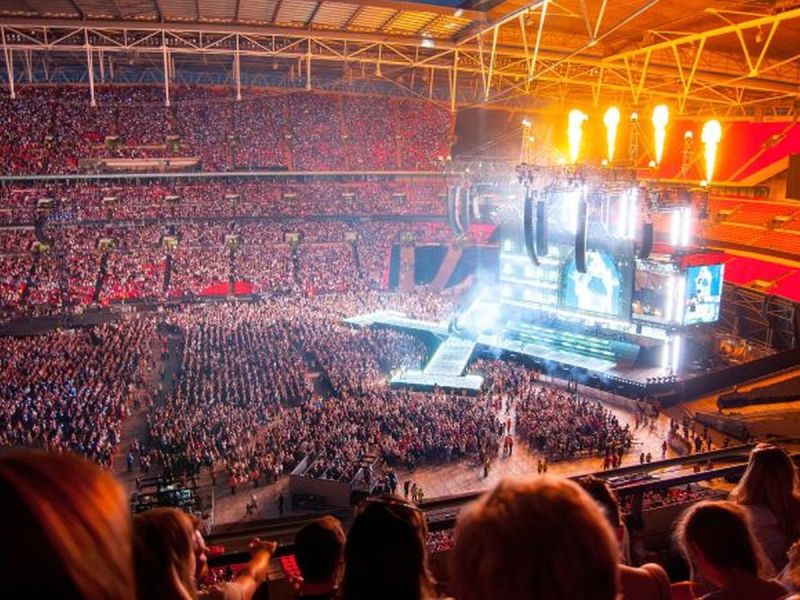 Dramat w trakcie długo wyczekiwanego koncertu Oasis w UK! Fan spadł z trybun - zginął na miejscu