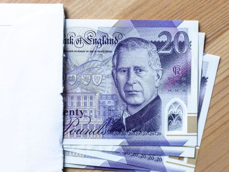 Rząd UK wysyła ważne listy! Ponad 8 tysięcy funtów dopłaty należy się tysiącom osób!