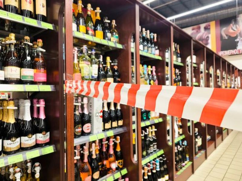 Naciski na podniesienie cen alkoholi w UK! Piwa, wina i wódki mają być trudniej dostępne dla klientów!