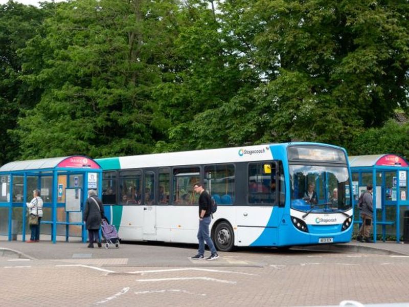 Darmowe przejazdy autobusowe - posłowie w UK chcą zmian w dostępie do transportu publicznego!