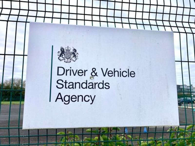 DVSA wprowadza nowe wymogi! Kierowcy w UK będą musieli udowodnić znajomość z zakresu ratowania życia!