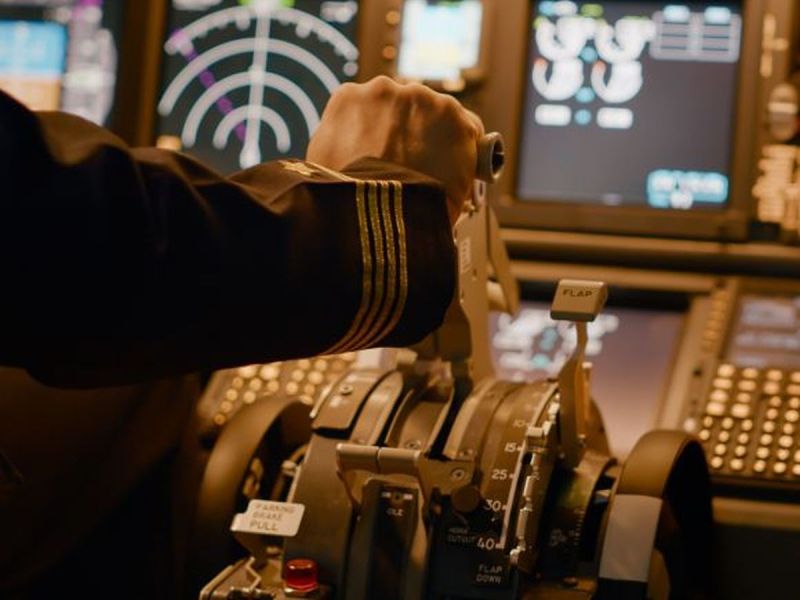 Pilot zawieszony po incydencie w trakcie lotu do UK! Chciał 'pokazać się' przed rodziną...