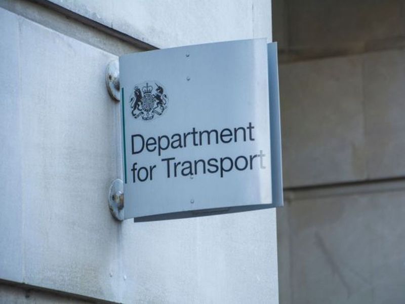 Rząd UK wprowadza zmiany w polityce transportowej! Będzie więcej ograniczeń dla kierowców - i więcej miejsc z zakazem jazdy!