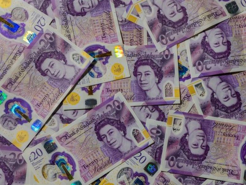 Naciski na zmianę systemu benefitów w UK - niektóre rodziny mogą zyskać nawet 20 tysięcy funtów rocznie!